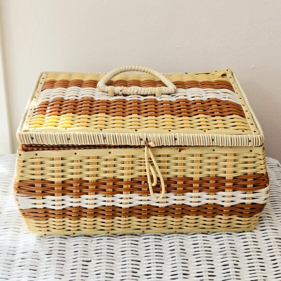 Vintage Wicker Sewing Basket – Silk Lined - Picture 2 of 4